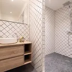 Mbm - Center Of 2* Paris